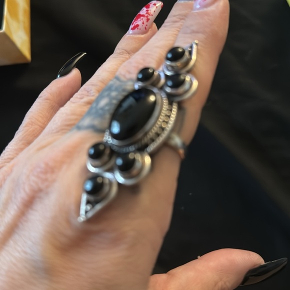 Black ring - Picture 2 of 2